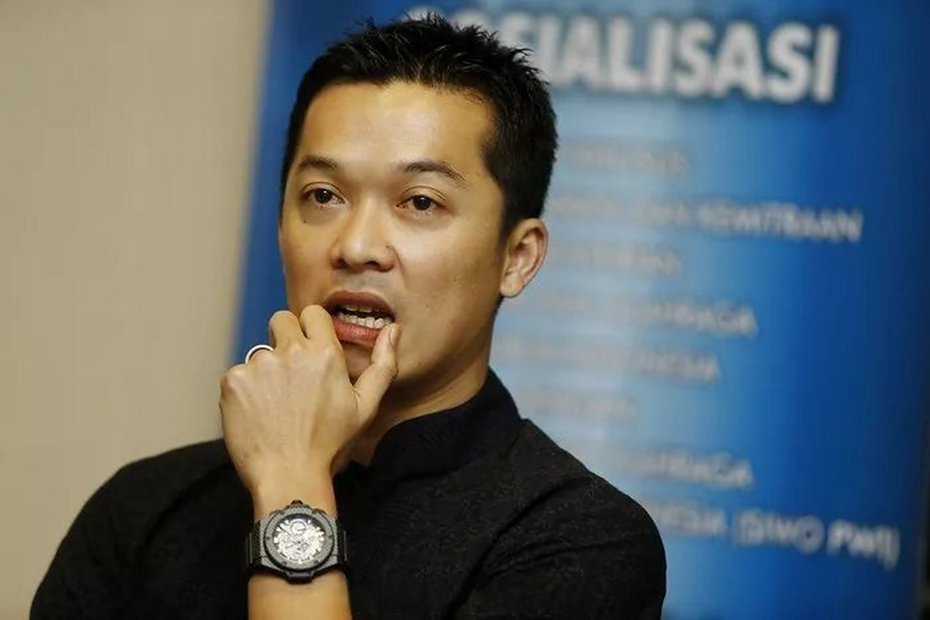 九游游戏-丹麦羽毛球队轻取印尼羽毛球队，陶菲克完成帽子戏法